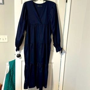 New York and company tiered long sleeve navy dress with pockets. Worn twice.